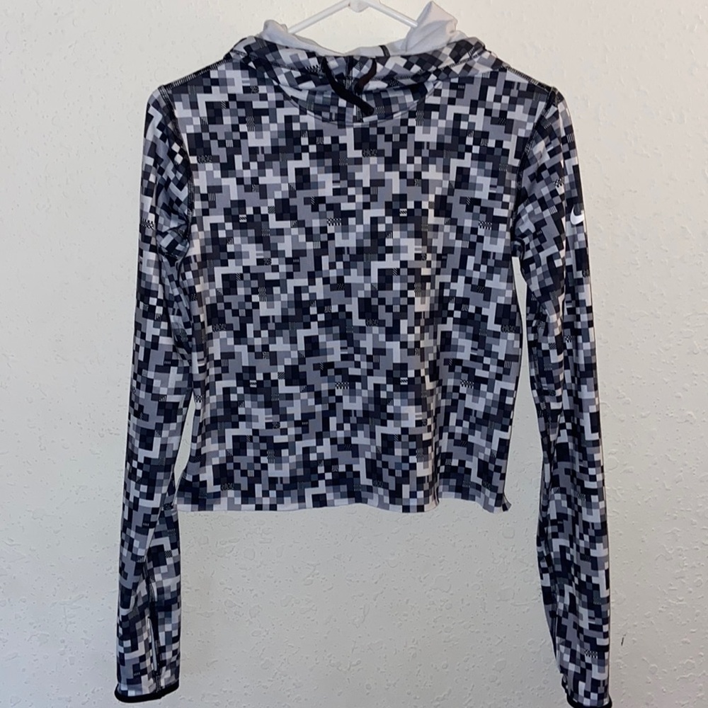 Women’s size medium Nikki Proulx how do you crop top long sleeve T27